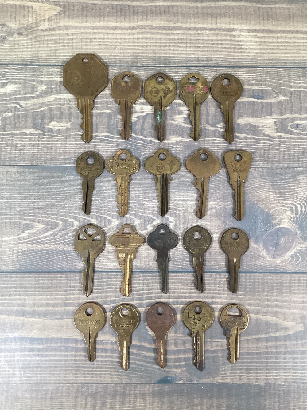 Lot 20 Vintage Brass Keys - Crafts Steampunk Collection Display Art